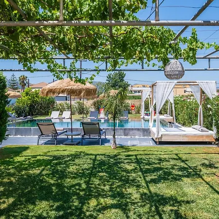 Sonel Luxury Villa, A Family Retreat, By Thinkvilla וילה Mouzákion