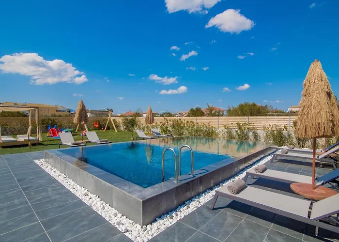 Sonel Luxury Villa, A Family Retreat, By Thinkvilla Mouzákion