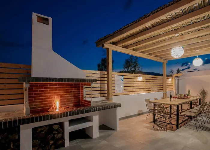 Sonel Luxury Villa, A Family Retreat, By Thinkvilla Mouzákion