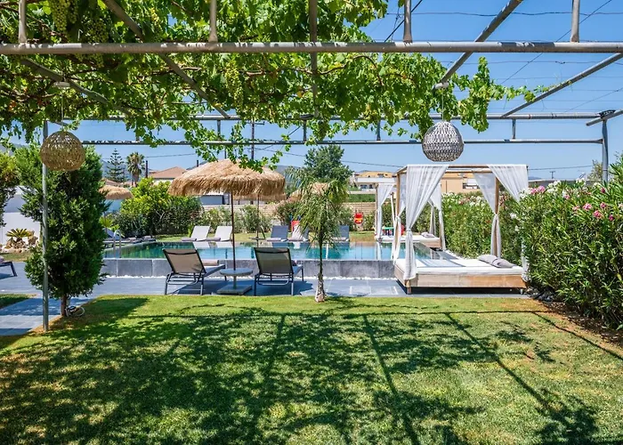 Sonel Luxury Villa, A Family Retreat, By Thinkvilla וילה Mouzákion