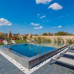 Sonel Luxury Villa, A Family Retreat, By Thinkvilla Μουζάκι